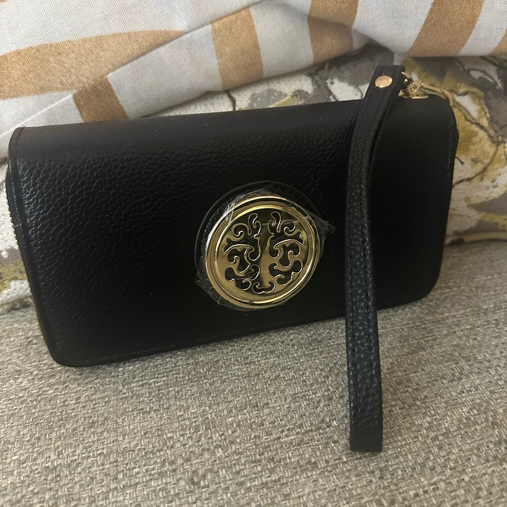 Elegant Black Leather Wristlet with Double Zippers & Gold Accent New - Picture 12 of 15